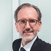 Matthias J Meckert